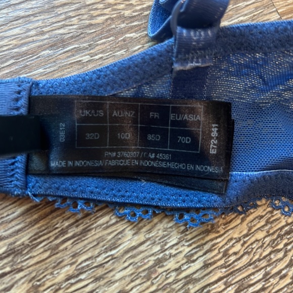 Like New Elle Macpherson cornflower blue underwire bra with lace - Picture 5 of 6